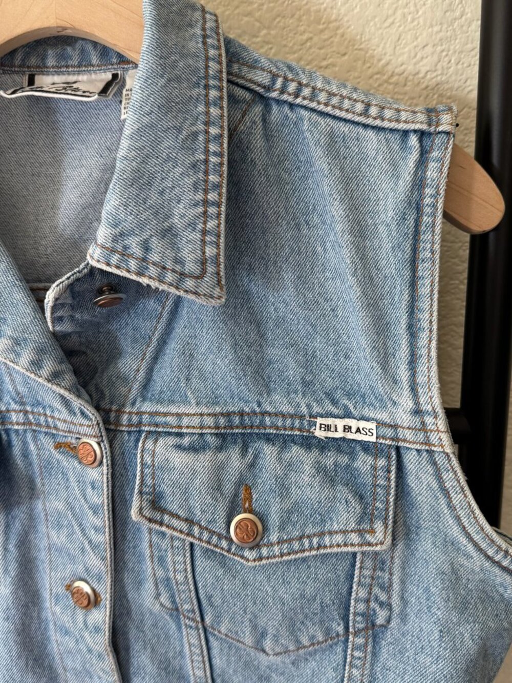 Vintage Bill Blass Light Wash Denim Vest Size Small - Picture 2 of 7